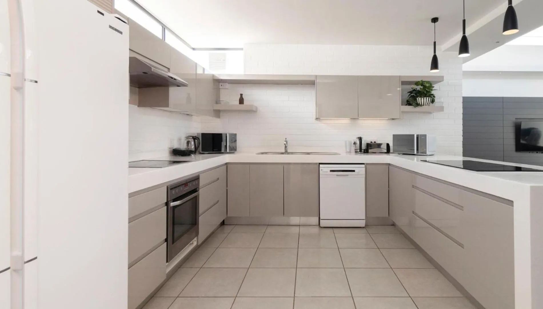 Apartment Metropole Private Room In Social Setting Cape Town