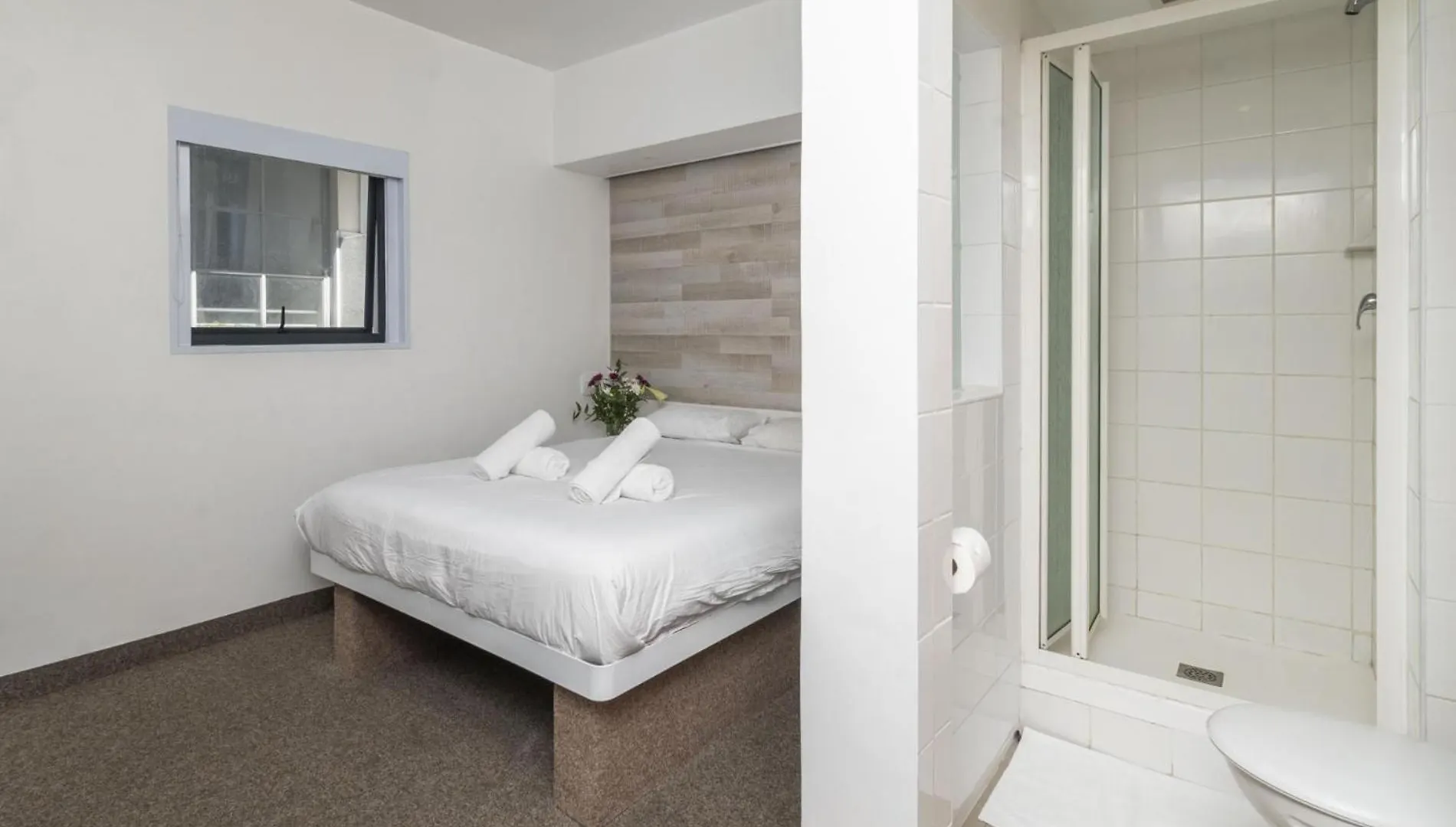 Metropole Private Room In Social Setting Cape Town South Africa