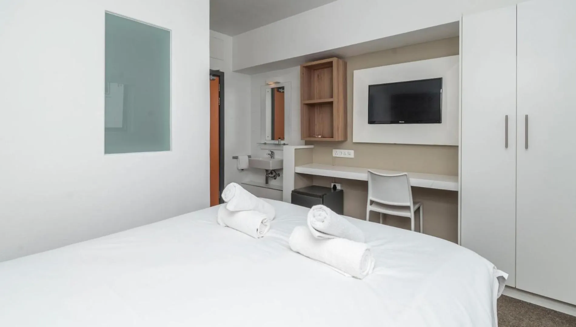Metropole Private Room In Social Setting Cape Town