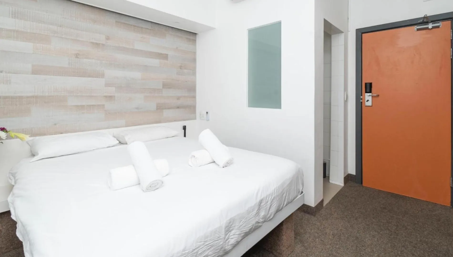 Metropole Private Room In Social Setting Cape Town